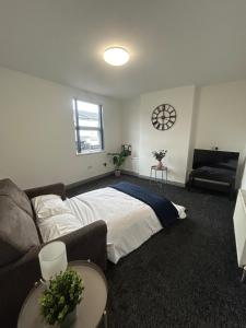 Spacious Apartment near train station with a parking space