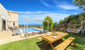 Cretan Sunny Villa With Heated Pool
