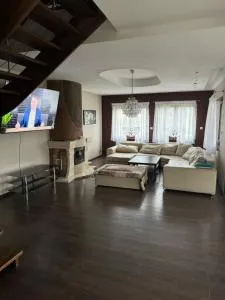 Dom Imprezowy - 亚沃尔