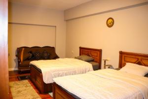 Luxury Family Apartment in Mohandessin , zamalik Cairo, Near Lebanon Sq- down Town