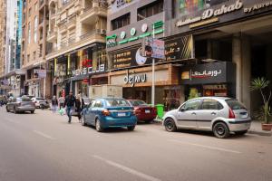 Luxury Family Apartment in Mohandessin , zamalik Cairo, Near Lebanon Sq- down Town