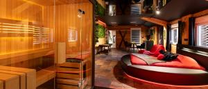 Love Room TENTATION - Découvrez le luxe dun jacuzzi envoûtant et dune atmosphère de pure séduction !