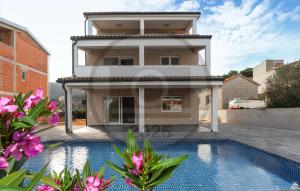 Beautiful Home In Banj With Wifi
