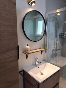 Maisons de vacances Chambre d hote la riviere 45m2 jardin et piscine : photos des chambres