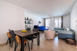 Main Pool Direct Access: 2 Bdr