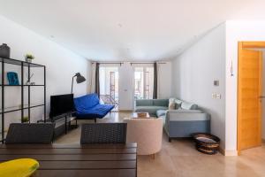 Main Pool Direct Access: 2 Bdr