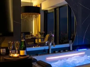 URBAN APARTMENTS Golden Royal, JACUZZI by the window, Chilled Prosecco, Free Garage - 卡托维兹