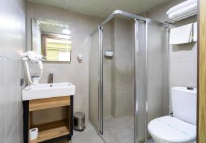 Deluxe Double Room room in Grand Margarita Hostel