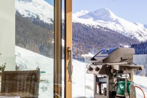 NEW Modern 4BR Villa with Mountain Views in Davos