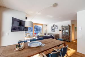 NEW Modern 4BR Villa with Mountain Views in Davos