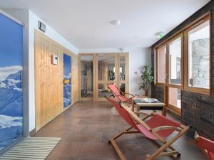 Charmant 2 Pièces Rénové Proche Pistes avec Balcon et Espace Bien-être - FR-1-181-2281