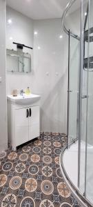 CHARMING VICTORIAN APARTMENT, close to centre