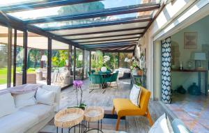 Cozy Home In Graveson With Wifi