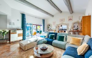 Cozy Home In Graveson With Wifi