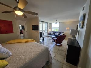 Bonita Beach Tennis Club, 1 Bedroom with Gulf Views