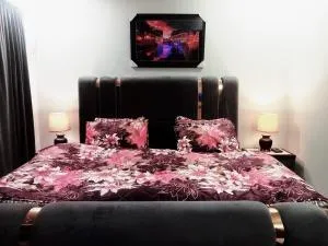 One Bed Luxury Condo Eiffel tower phase 7 - Bahria Town