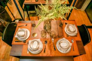 Azure Urban Resort Staycation by Solace Peak 2 bedrooms