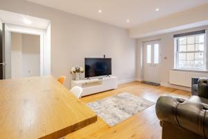 Lovely Central Brentwood Flat