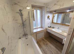 Hotels Le Pavillon Saint-Martin : photos des chambres
