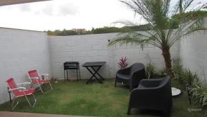 Casa1sn - Linda casa com jardim privativo e chuveirão refrescante!