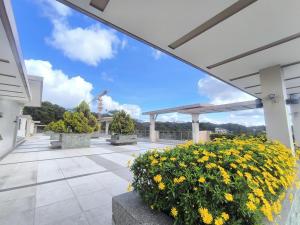 Comfy and Modernly Decorated 2 Bedroom Unit with free Parking