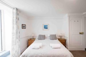 flat with Cornish charm, parking and garden