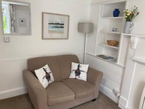 flat with Cornish charm, parking and garden