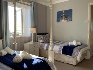 Haelarcher Farmhouse and Helicopter B&B