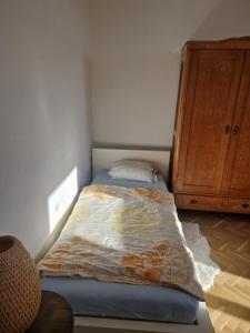 Beautiful flat overlooking a great park