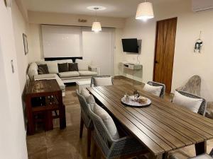 Spectacular View Balcony 3 Pools Gym and near the Beach