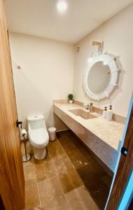 Spectacular View Balcony 3 Pools Gym and near the Beach