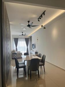 198 Guesthouse DAman Residence Facing view Telekom Tower Aman Central