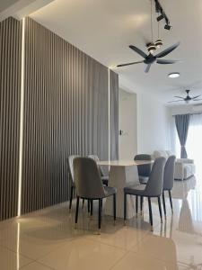 198 Guesthouse DAman Residence Facing view Telekom Tower Aman Central