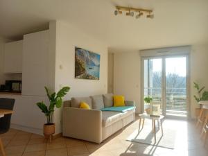 Appartements T2 de 56m2 - Geneve a 5 min- Parking Prive Gratuit : Appartement 1 Chambre