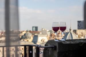 Sunlit Urban Nest - M&N Condos