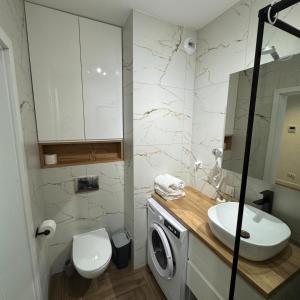 Kwiatkowskiego Apartments River Side City View