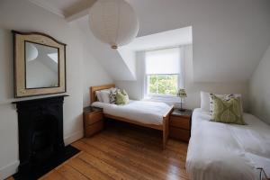 Stylish, Spacious, Oxford Townhouse, Driveway parking