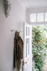 Stylish, Spacious, Oxford Townhouse, Driveway parking