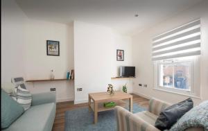 Twyford station Elizabeth line is 2 min walk away - Newly Refubished - Great Location