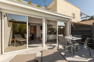 Villa Delizzia - terrasse - parking - Port Nature - Village Naturiste