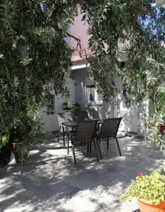 Tania Studios - Potos