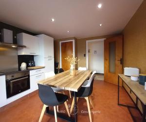 Appartements L-Horizon Bleu, Splendide vue sur le Lac Annecy, a 3mn du Lac : photos des chambres