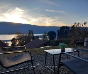 Appartements L-Horizon Bleu, Splendide vue sur le Lac Annecy, a 3mn du Lac : photos des chambres