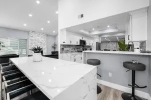 Spacious 4-bedroom Glendora Super House - Glendora