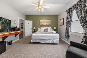 NEW King Bed,Suite,Downtown BR Southern Charm Boxcar - 蓝岭