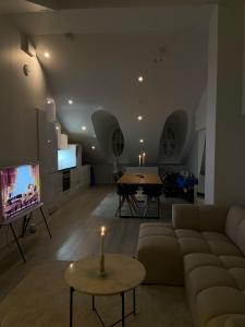 Elegant Penthouse Loft - Center