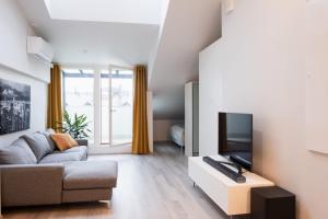 Elegant Penthouse Loft - Center