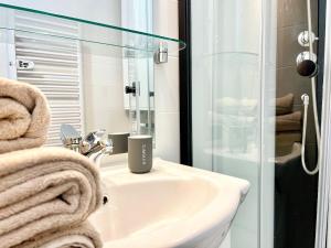 Appartements Baux-M Chic - Alpilles, Grand Studio Cosy, Clim, 4 personnes : photos des chambres