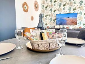 Appartements Baux-M Chic - Alpilles, Grand Studio Cosy, Clim, 4 personnes : photos des chambres