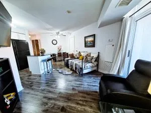 Luxury 2 bedroom Condo Near Square One with Massage Chair - 米西索加